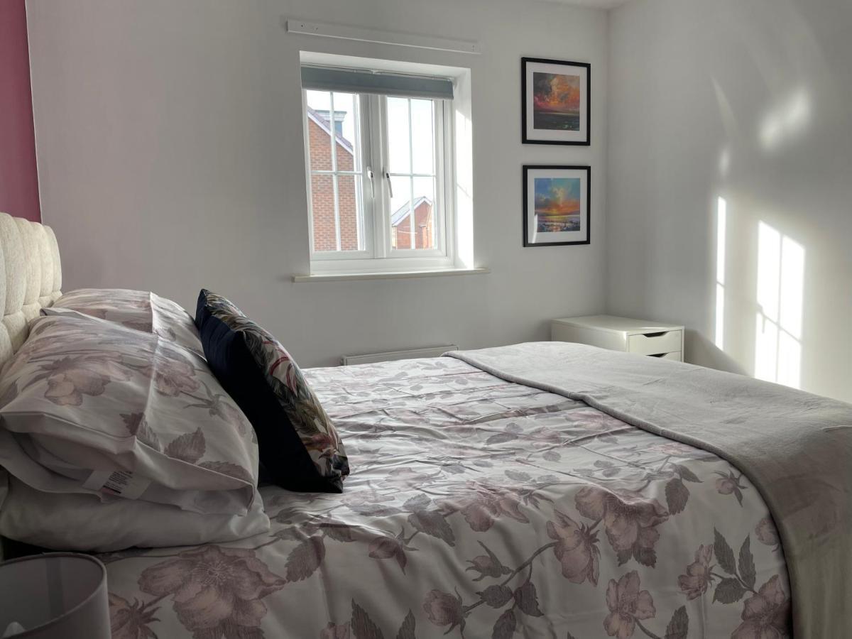 Stunning Large Detached Gloucester, 4 Beds, 3 Bedroom, 2 Bathroom Property, Nr Chelt, The Docks And Quays Sleeps 6 Kültér fotó