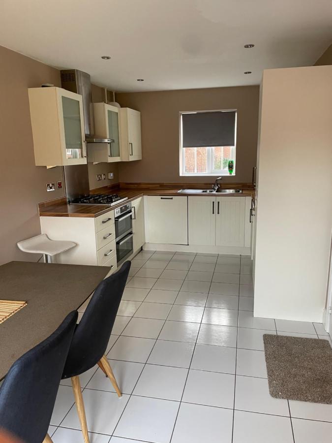 Stunning Large Detached Gloucester, 4 Beds, 3 Bedroom, 2 Bathroom Property, Nr Chelt, The Docks And Quays Sleeps 6 Kültér fotó