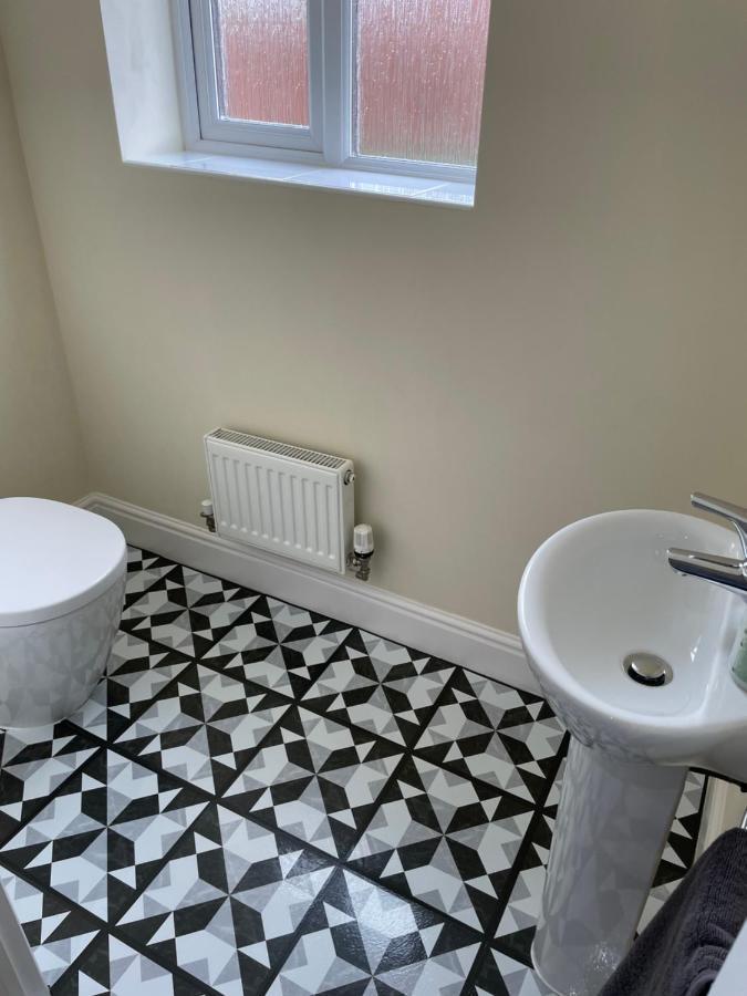 Stunning Large Detached Gloucester, 4 Beds, 3 Bedroom, 2 Bathroom Property, Nr Chelt, The Docks And Quays Sleeps 6 Kültér fotó