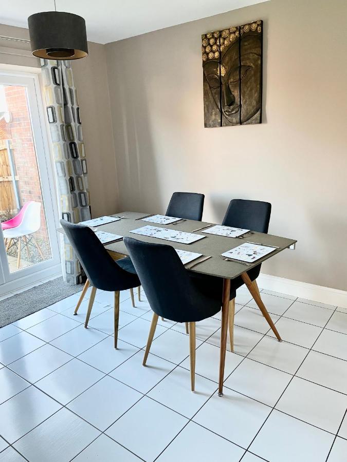Stunning Large Detached Gloucester, 4 Beds, 3 Bedroom, 2 Bathroom Property, Nr Chelt, The Docks And Quays Sleeps 6 Kültér fotó
